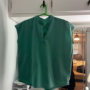 Figs Surgical Green Top